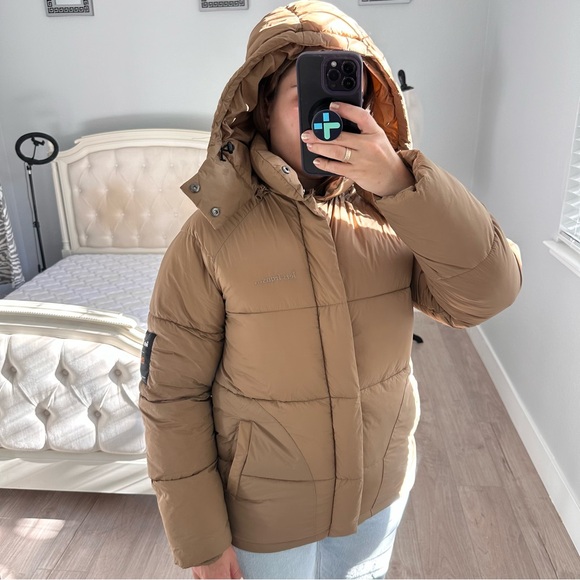 Urban Outfitters Brown Puffer Jacket with detachable hood - Picture 3 of 11